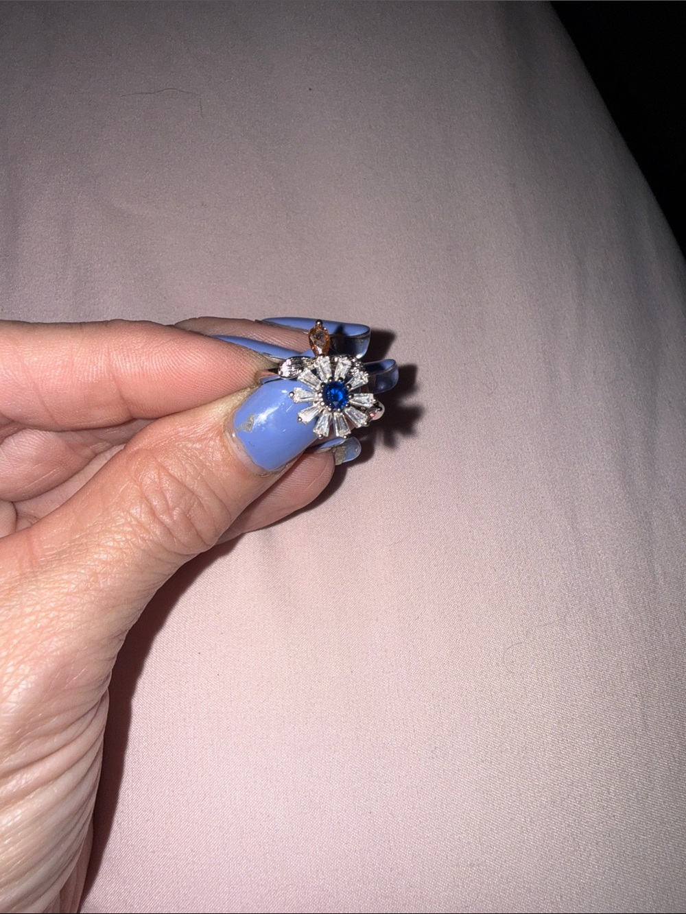 Source Unknown Silver spinning Floral Ring with Blue Center Gem